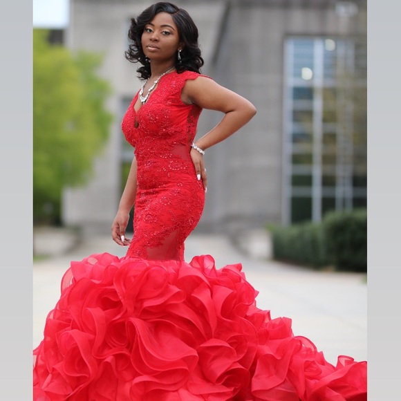 Selling prom dress. Custom made by R.Mills. - Picture 1 of 6